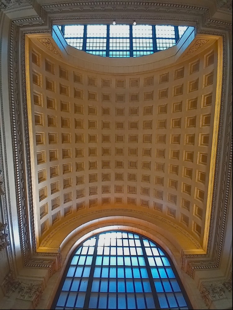 Barrel-vaulted ceiling in Chicago Union Station