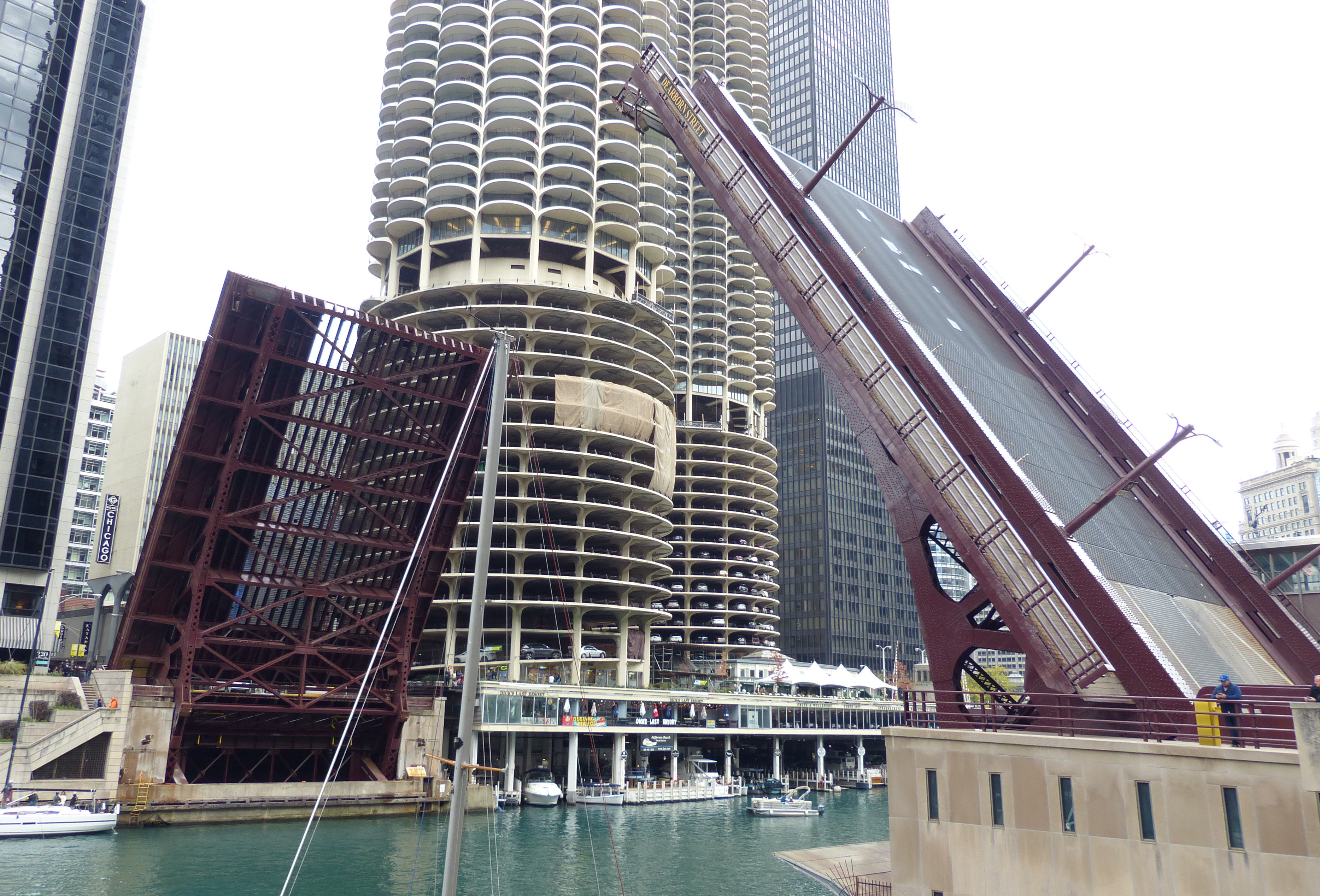The Dearborn Street Bridge: Chicago’s Bascule Bridges Integrate Architectural Planes into the City’s Dynamic Landscape.