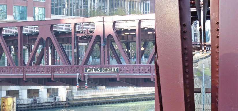Wells Street Bridge center