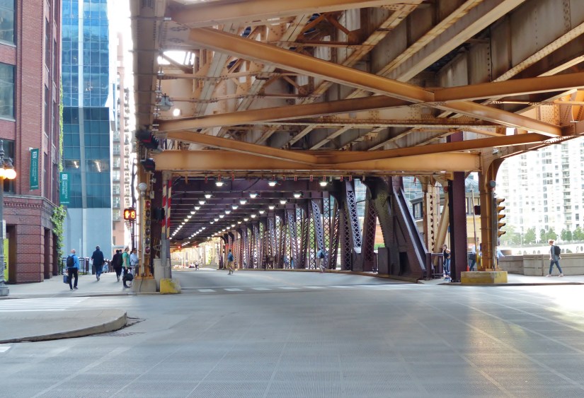 train deck with lateral bracing