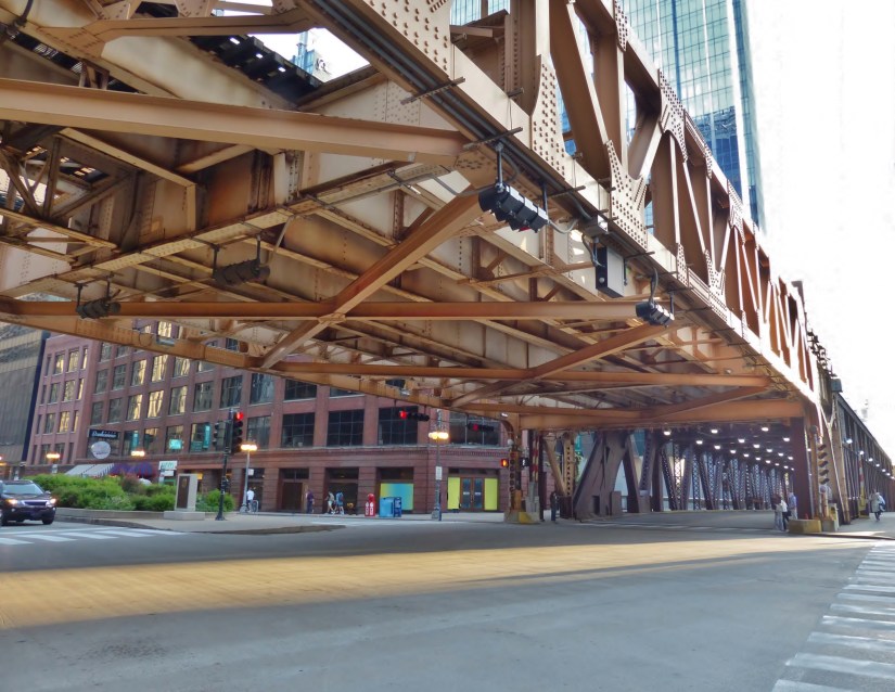 lateral bracing on a train deck approach span