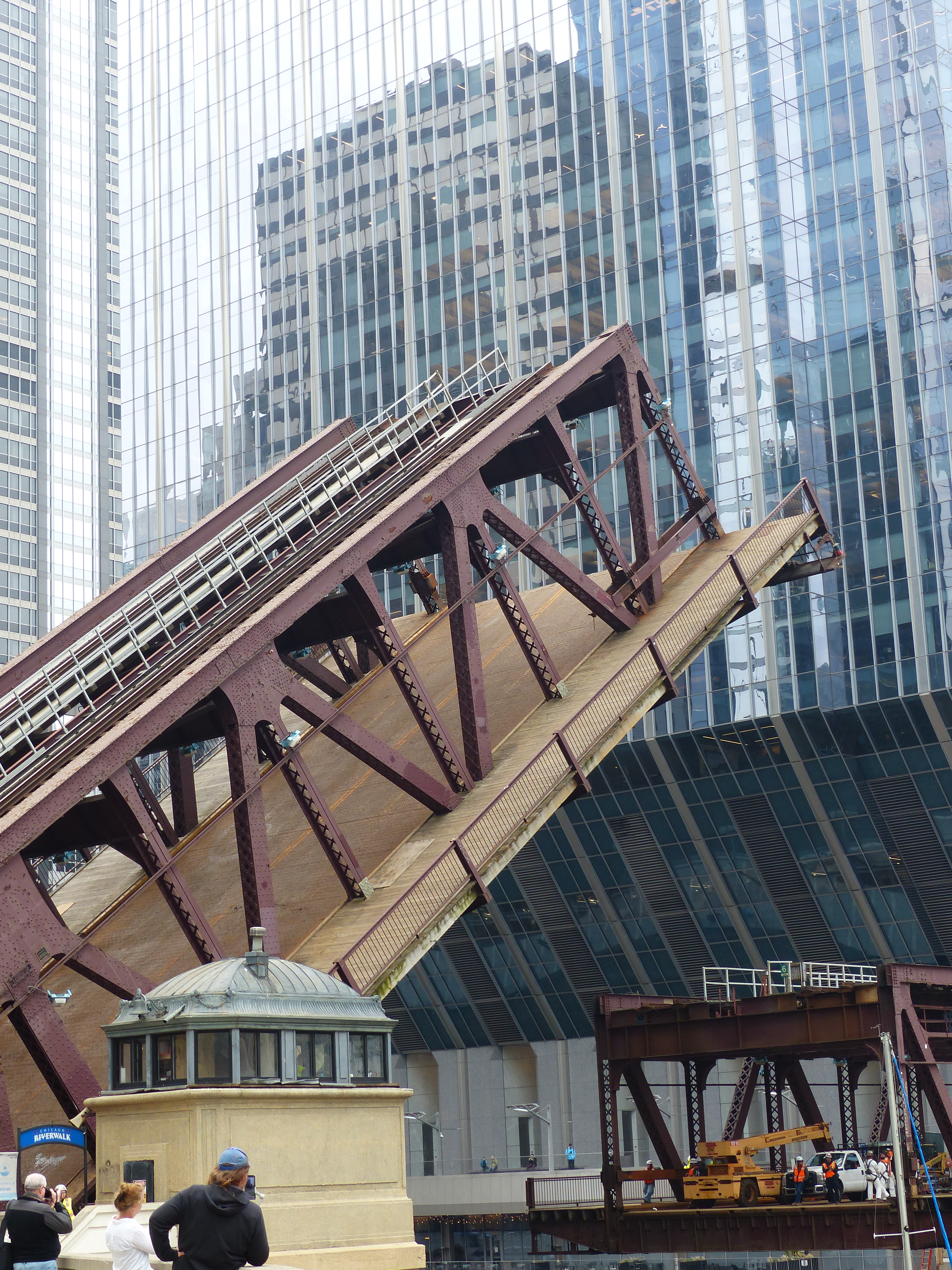 Lake Street Bridge east leaf