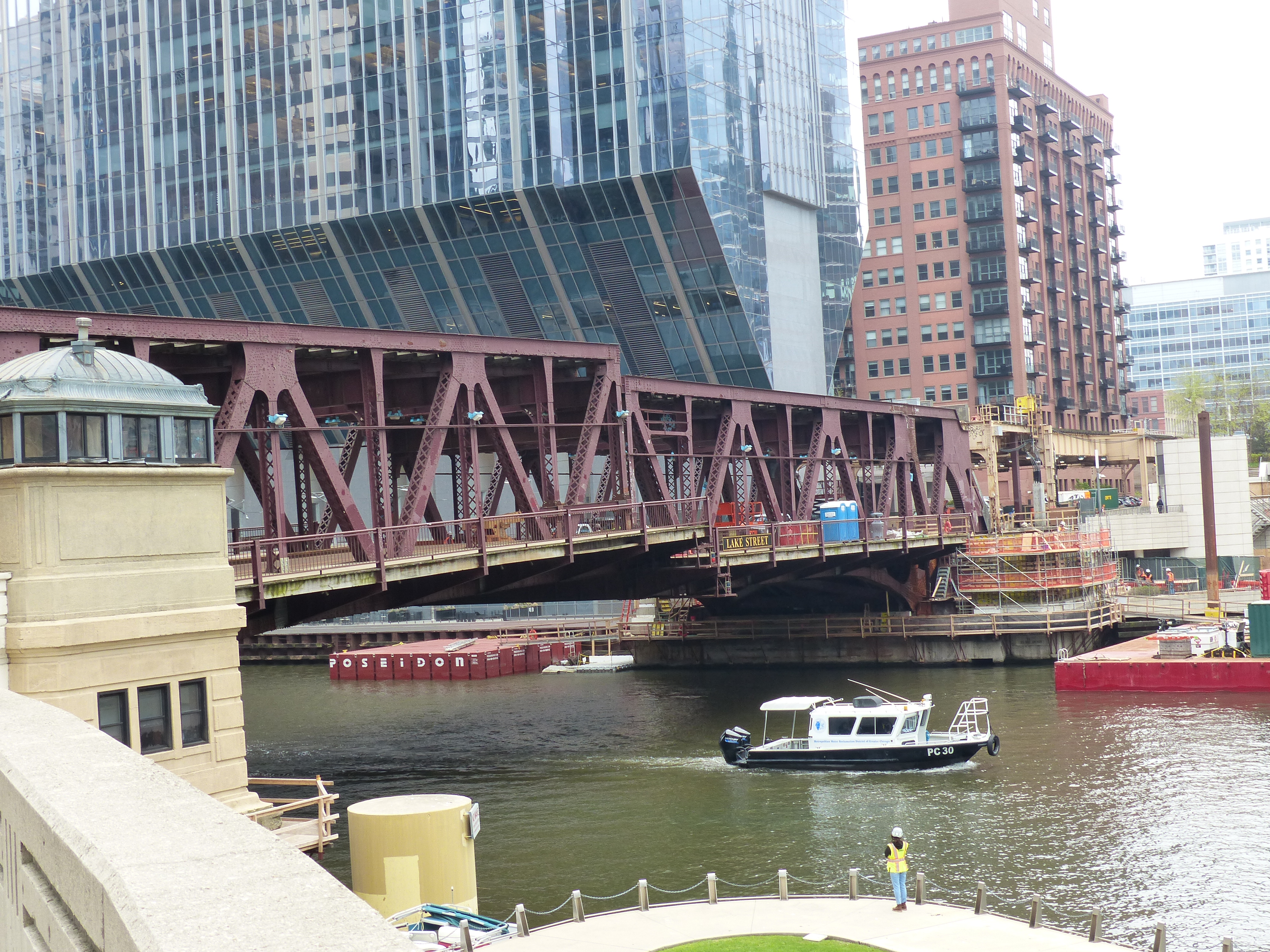 Lake Street Bridge east leaf rising